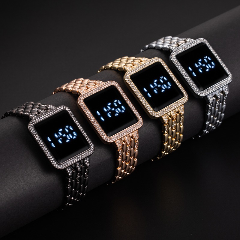 Luxury Diamond Digital Watches - Women Accessories Display บทวิจารณ์และราคา