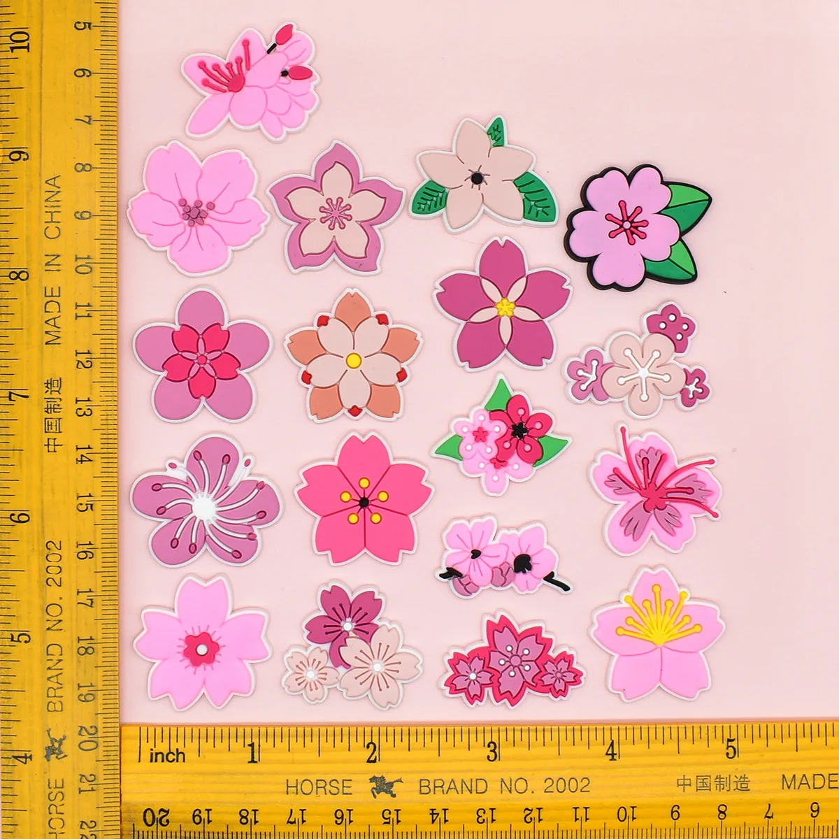 Cute Pink Flower Shoe Charms f - Women'S Accessories For Crocs บทวิจารณ์และราคา