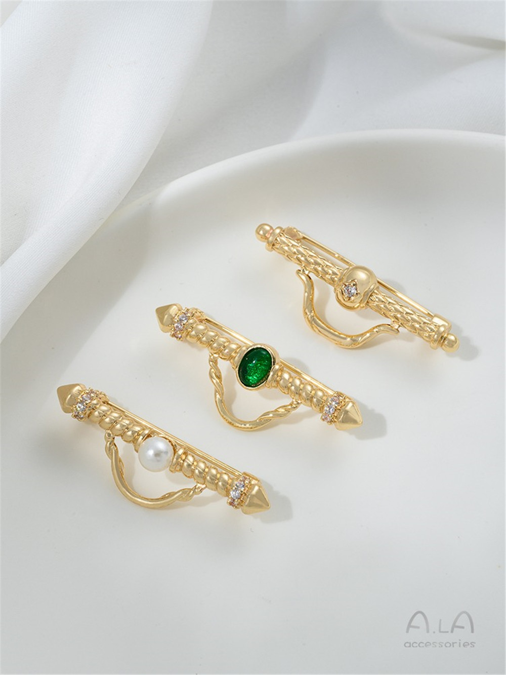 14K Gold-Color Engraved Zircon - Brooch Pin Gold บทวิจารณ์และราคา