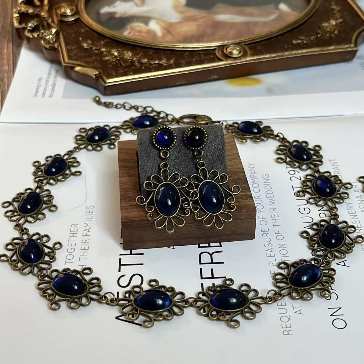 Historical Queen Anne Boleyn H - Women Accessories Bracelet บทวิจารณ์และราคา