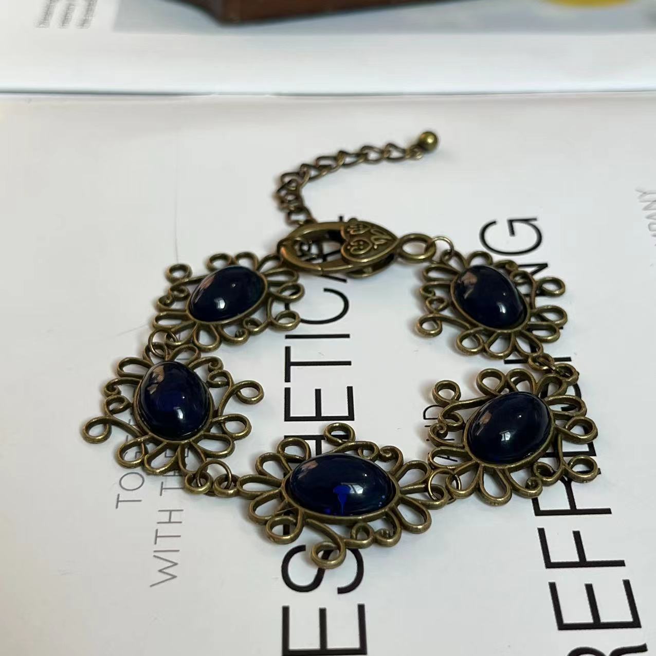 Historical Queen Anne Boleyn H - Women Accessories Bracelet บทวิจารณ์และราคา